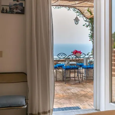 Holiday home Beautiful With View In The Heart Of Capri