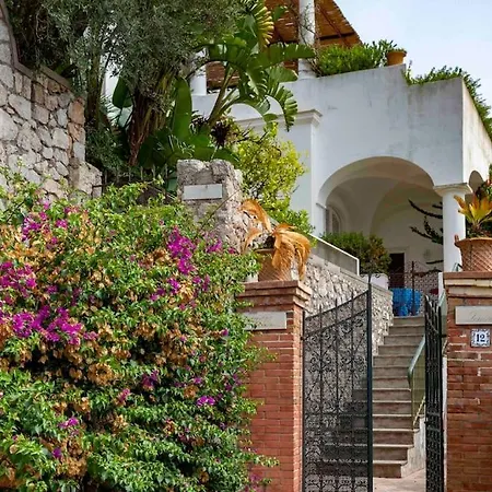 Holiday home Beautiful With View In The Heart Of *