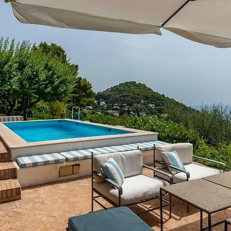 Beautiful With View In The Heart Of Капри